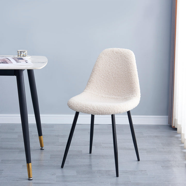 Lot de 4 chaises en métal et bouclettes blanches