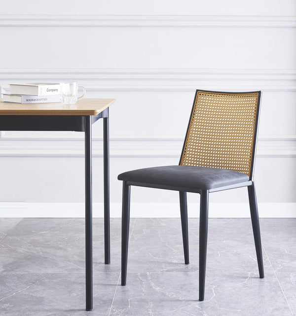 Lot de 2 chaises en métal et cannage avec assise en simili noir