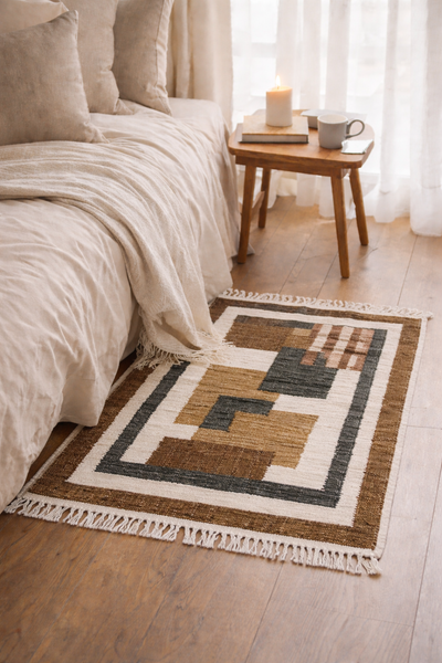 KOLARI - Tappeto rettangolare in cotone con motivi nei toni del marrone e dell’écru, 90 x 60 cm