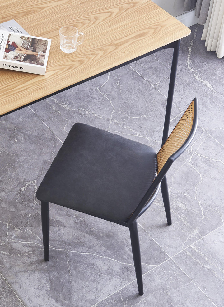 Lot de 2 chaises en métal et cannage avec assise en simili noir