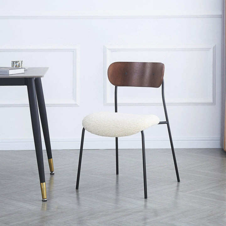 Lot de 2 chaises industrielles en métal et bouclettes blanc