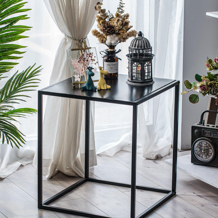 Table d'appoint industrielle en métal noir