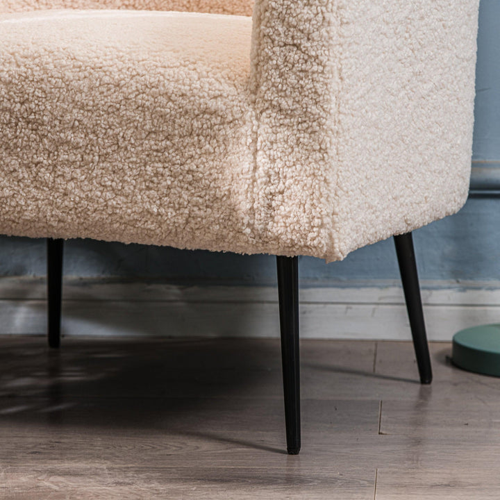 Fauteuil de salon en métal et bouclettes blanches